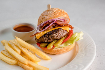 Baby burger with French fries